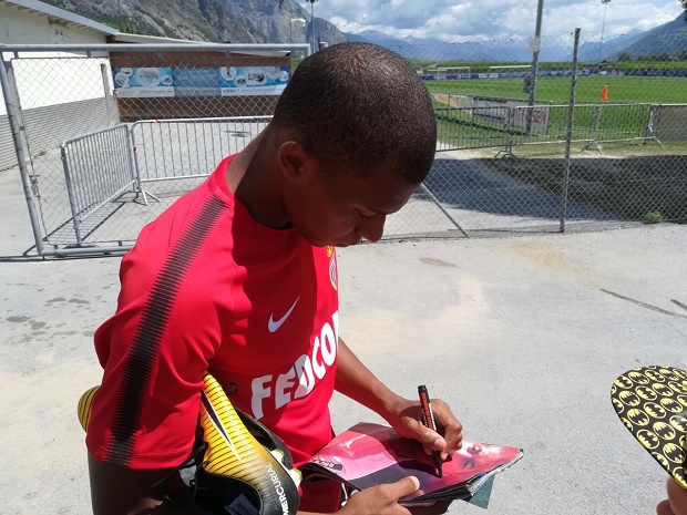 Ảnh bài viết Mbappe bất ngờ bỏ ngỏ khả năng rời Monaco