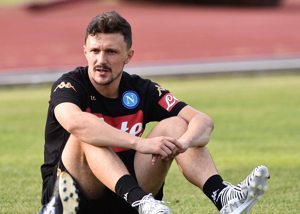 Ảnh bài viết Vừa đến Napoli, tân binh ngay lập tức lao vào 'đạp xe'