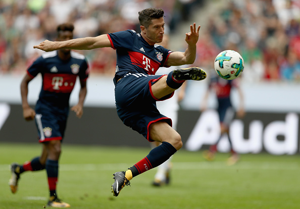 Lewandoski lập siêu phẩm, đưa Bayern vào chung kết