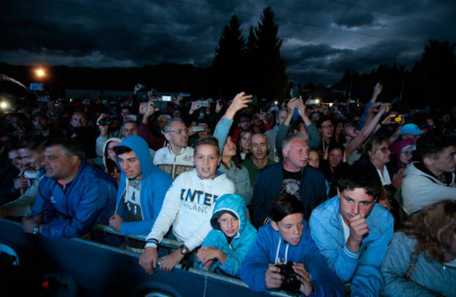 Ảnh bài viết Mặc mưa gió, NHM chấp nhận đợi hàng giờ chờ Inter