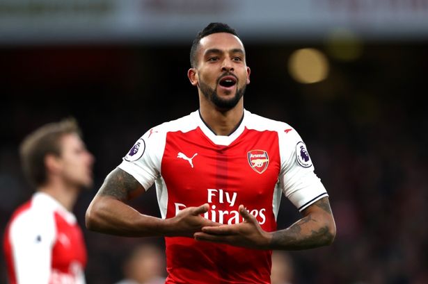 Everton ra giá 30 triệu euro để giải cứu Walcott