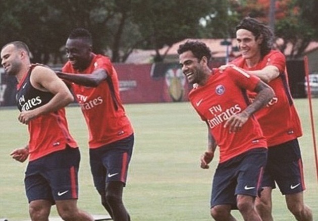 Ảnh bài viết Alves hòa nhập cực nhanh với đồng đội trên sân tập