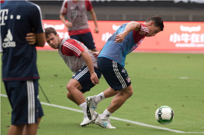 Ảnh bài viết James Rodriguez cực nhọc giành vị trí trên sân tập của Bayern