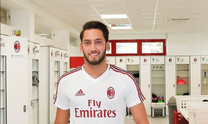 Khi Hakan Calhanoglu đối đầu Dortmund