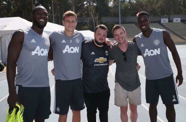 Pogba 'hoảng loạn' khi được gặp thần tượng