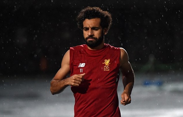 Ảnh bài viết Salah dầm mưa tập luyện, sẵn sàng nổ súng trước Crystal Palace