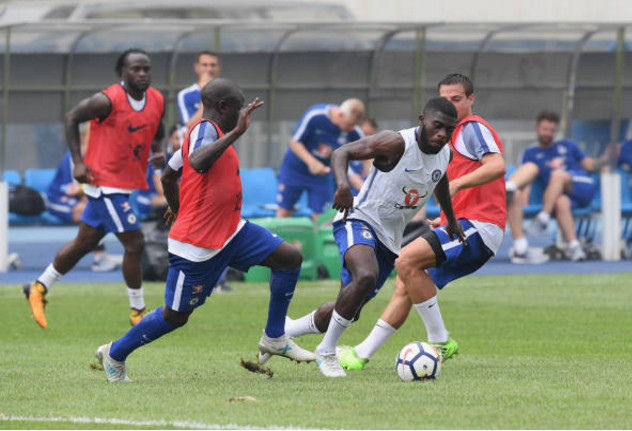 Ảnh bài viết Bầu không khí cực nóng trong buổi tập đầu của Chelsea tại Bắc Kinh