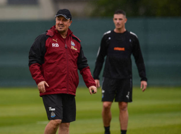 Ảnh bài viết Dọa rời Newcastle, nhưng Benitez vẫn đầy tâm huyết trên sân tập 