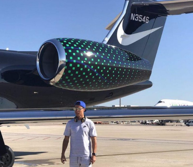 Nike cho hẳn máy bay để Ronaldo đi du hí với người yêu