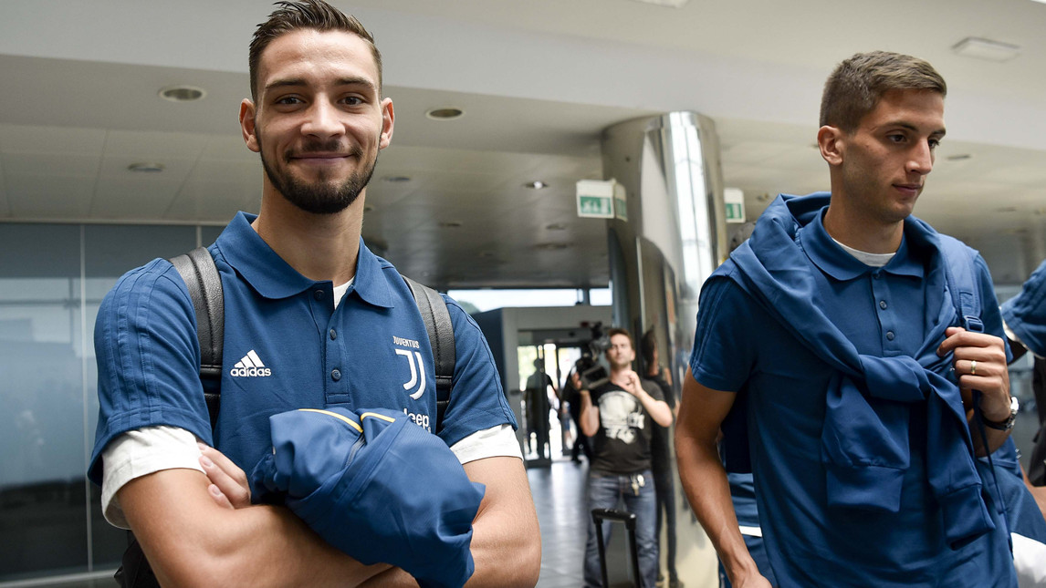 Ảnh bài viết Vừa xong hợp đồng, De Sciglio đã tức tốc bay sang Mỹ hội quân Juventus