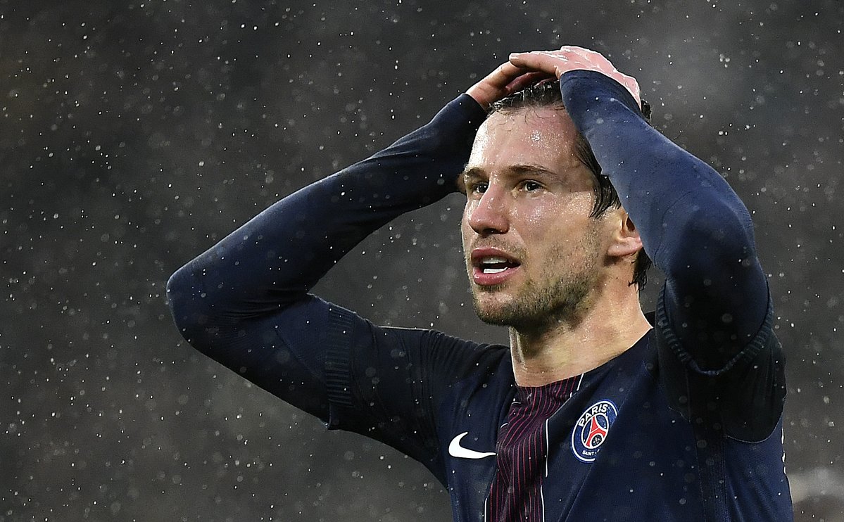 XÁC NHẬN: PSG muốn tống khứ Krychowiak 