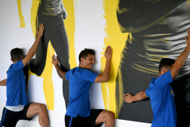 Ảnh bài viết Dàn sao Inter lần lượt 'úp mặt vào tường' khi tập luyện