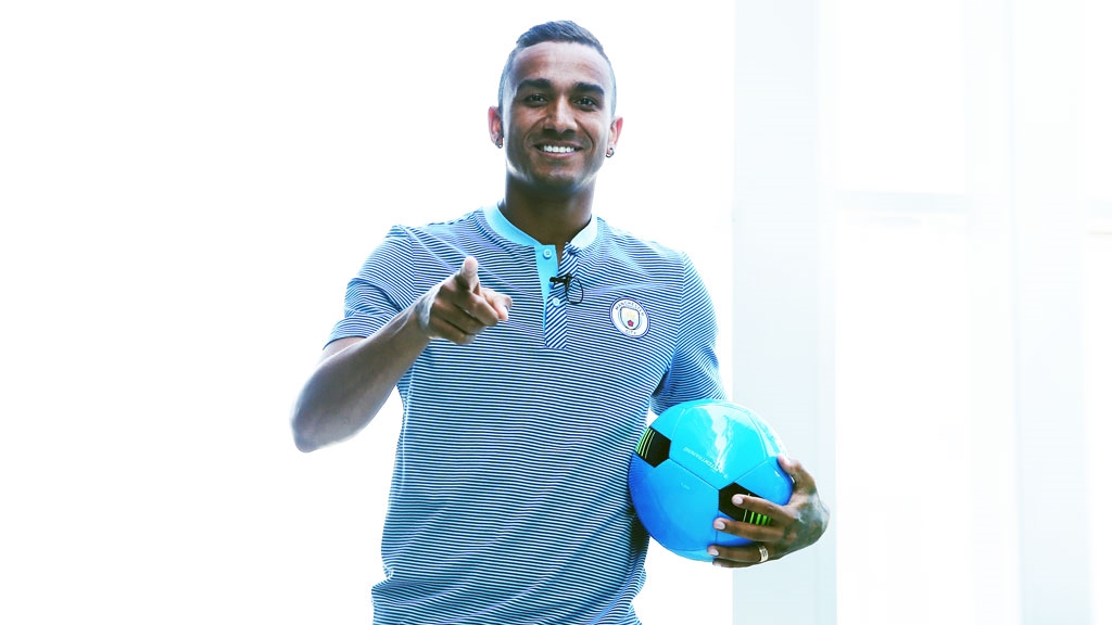 Ảnh bài viết Danilo và những hình ảnh trong ngày đầu tiên gia nhập Man City