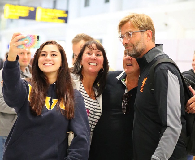 Ảnh bài viết Liverpool được NHM chào đón nồng nhiệt khi vừa trở lại Anh