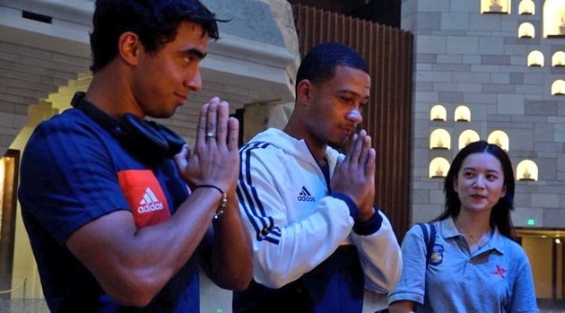 Ảnh bài viết Sang Trung Quốc, Depay và Rafael lên chùa cầu an