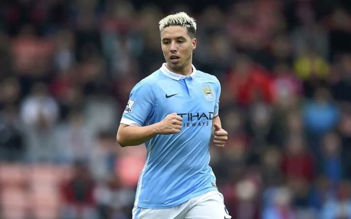 Ảnh bài viết Nasri bị toàn đội Man City "tẩy chay" vì quá kiêu ngạo