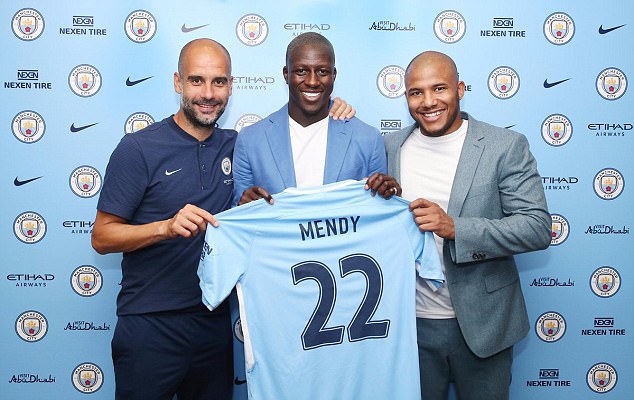 Man City ‘vá’ hàng thủ: 3 năm tốn 300 triệu bảng