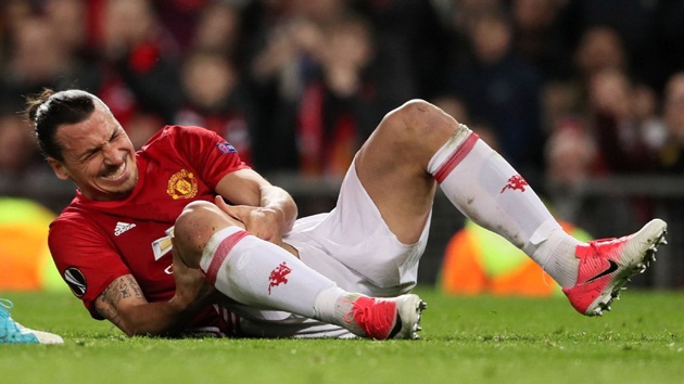 Đội hình ngôi sao Ngoại hạng Anh dính chấn thương đầu gối: Ibrahimovic lĩnh xướng