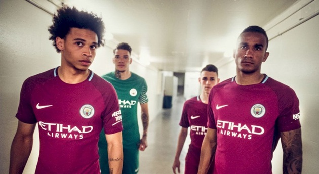 Man City tung áo đấu sân khách đầy mộng mơ