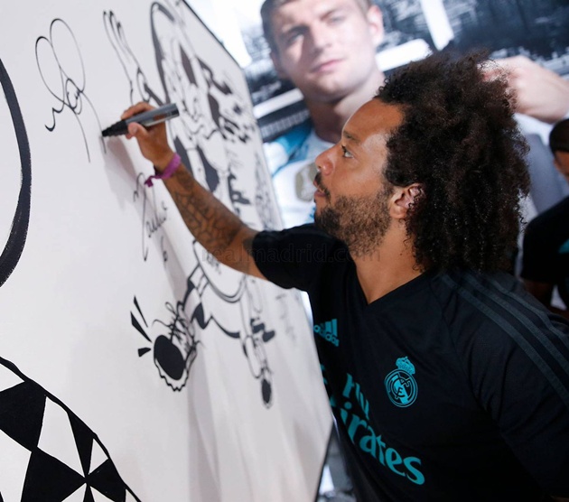 Marcelo trổ tài lẻ trong ngày gặp gỡ khán giả Los Angeles
