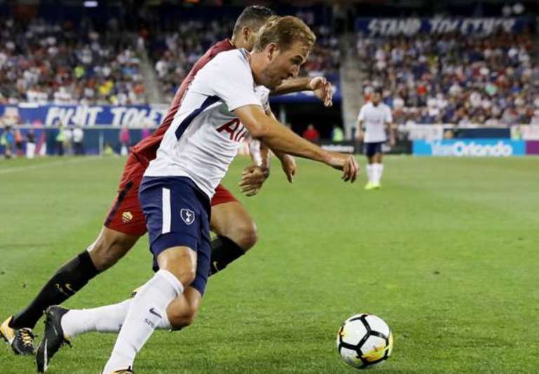 AS Roma đánh bại Tottenham trong phút bù giờ đầy kịch tính
