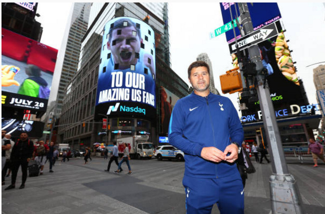 Ảnh bài viết HLV Pochettino 'cứng đơ' khi làm người mẫu tại Quảng trường Thời đại