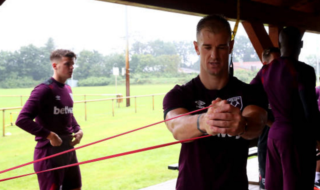 Ảnh bài viết Joe Hart nỗ lực ghi điểm trên sân tập của West Ham