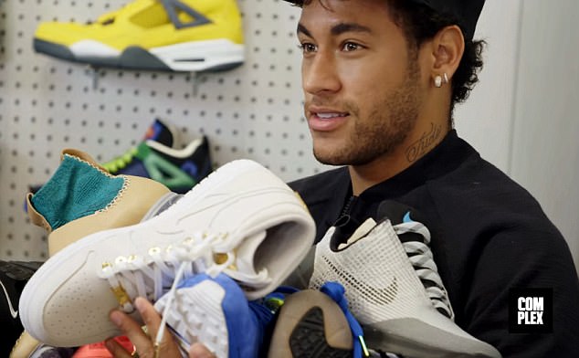 Ảnh bài viết Mặc tin đồn, Neymar mua sắm thả ga ở Mỹ