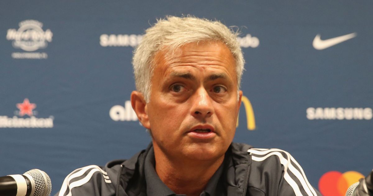 Mourinho không dám mơ cao ở Champions League