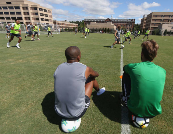 Ảnh bài viết Young và De Gea như tri kỷ trên sân tập của Man Utd