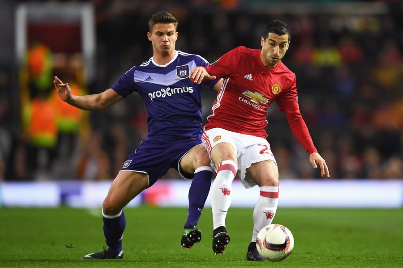 Bế tắc 'máy quét', Man Utd săn cái tên lạ hoắc
