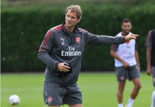 Thay Wenger, Lehmann đứng ra 'quát tháo' các sao Arsenal