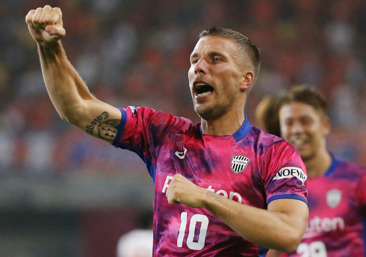 Lukas Podolski rực sáng trong ngày ra mắt Nhật Bản