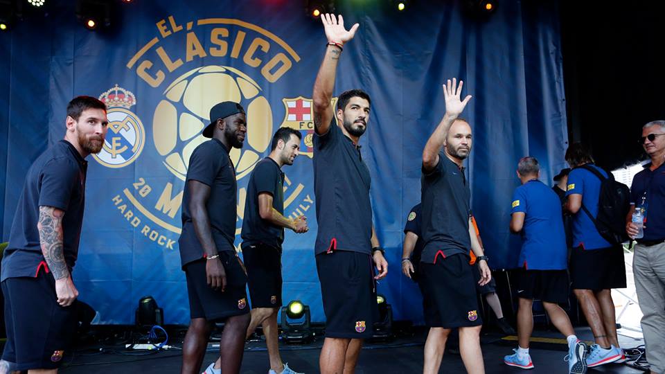 Ảnh bài viết Neymar "mất tích" khi Messi và đồng đội vẫy tay chào NHM