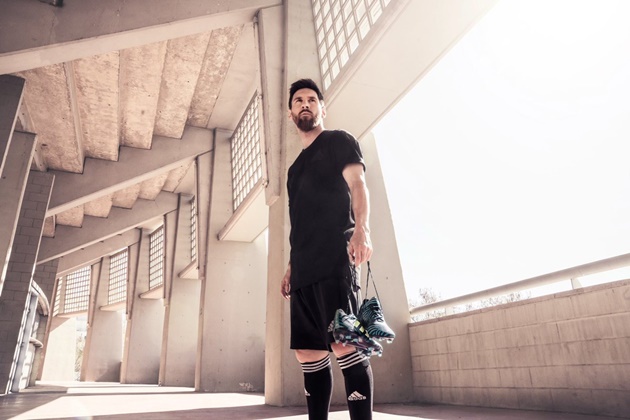 Messi ra "siêu phẩm mới" thách thức Neymar