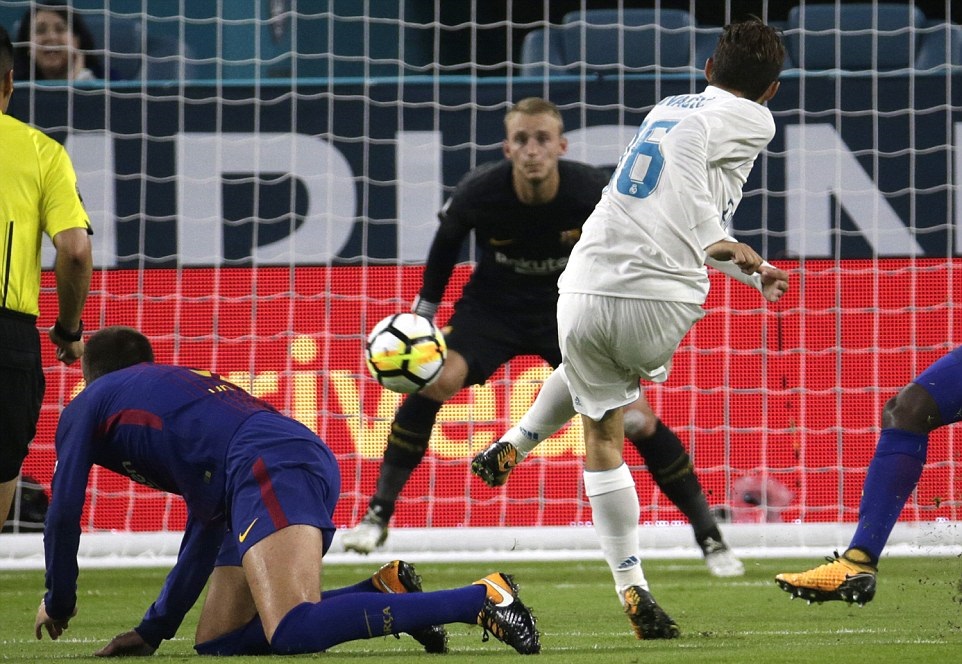 2 kép phụ lên tiếng, Real vẫn không thể cản dàn sao Barca đoạt ngôi vương