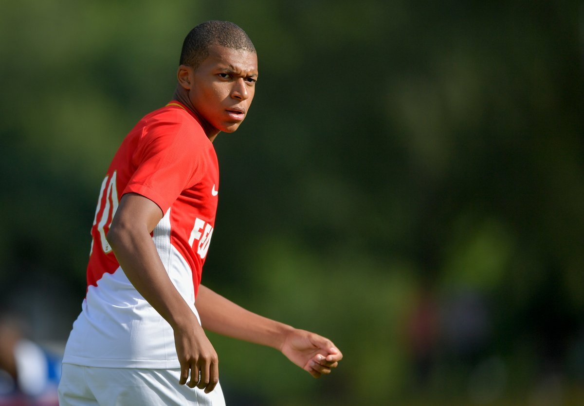 Monaco trao "ấn kiếm" cho Mbappe, tương lai đã rõ?