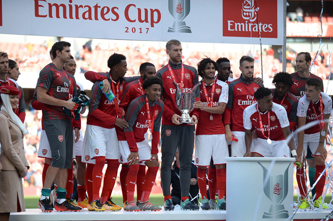 Giành cúp như một 'trò hề', Arsenal bị đối thủ troll không thương tiếc