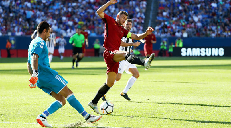 Ảnh bài viết Thành Milan mua sắm mạnh tay, Buffon nghĩ gì?