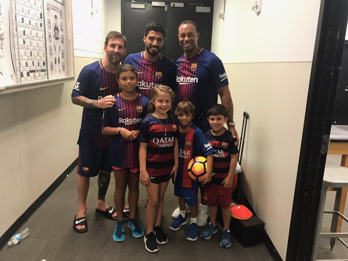 Tiger Woods hớn hở khi gặp Messi, Suarez