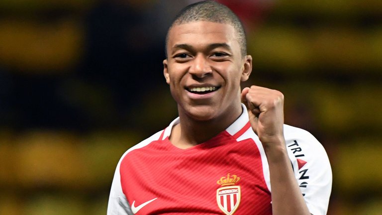 Ảnh bài viết Điểm tin tối 01/08: Mbappe có giá trên trời, Man City thanh lý sao trẻ