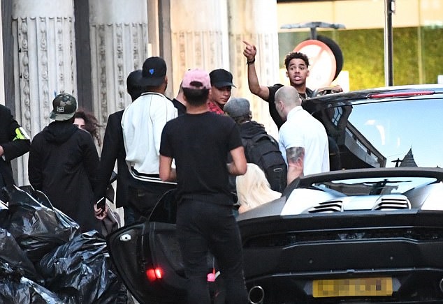 Ảnh bài viết Sao Tottenham, Dele Alli "quẩy" xuyên màn đêm