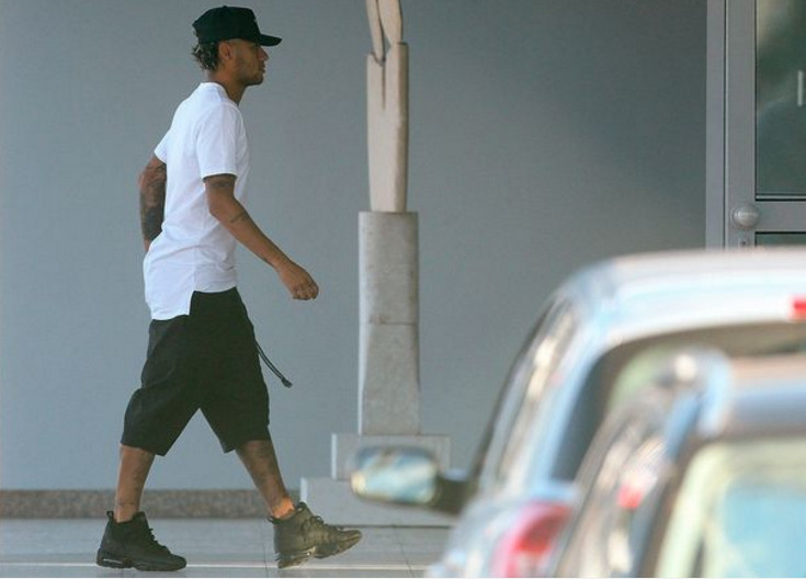 Ảnh bài viết Neymar vượt qua kiểm ta y tế, đang bay thẳng về Paris