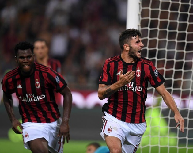 AC Milan 2-0 Craiova: Cất tinh binh vẫn thắng nhàn