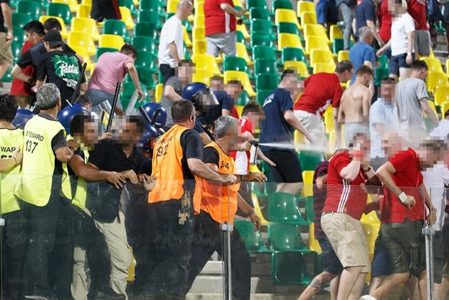 Bạo loạn dữ dội trong trận đấu giữa Aberdeen và Apollon Limassol