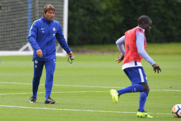 Conte liên tục quát mắng học trò trước thềm Community Shield