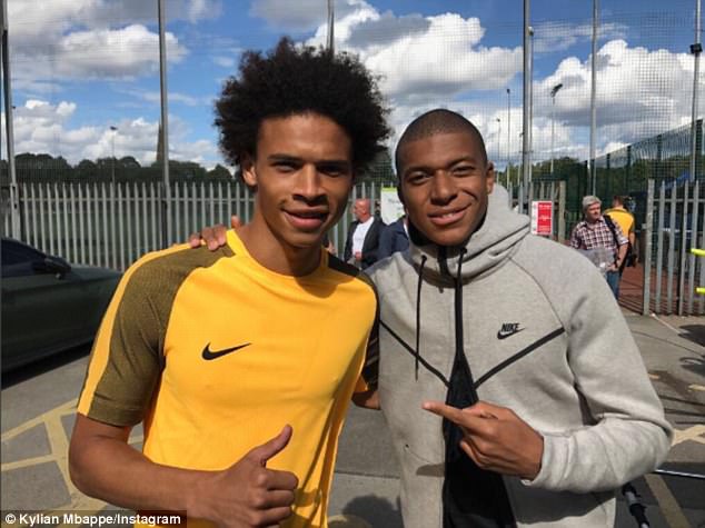 Ảnh bài viết Chuyển biến bất ngờ: Mbappe xuất hiện tại Manchester