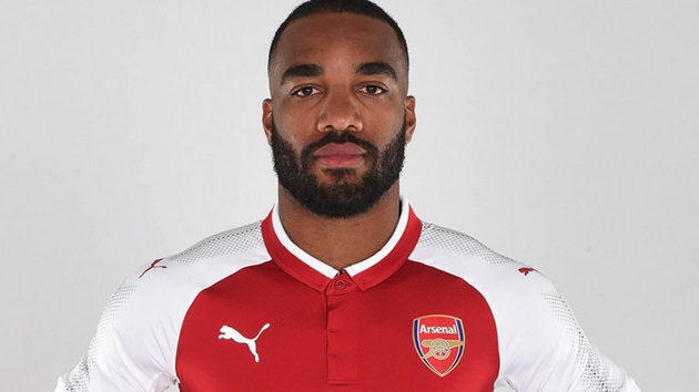Lacazette ra sân, Arsenal dùng sơ đồ 3 hậu vệ đấu Chelsea
