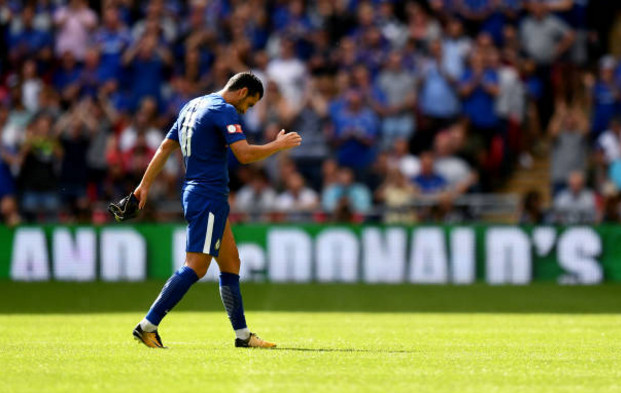 Pedro bị đuổi, fan Chelsea tố trọng tài là người của Arsenal