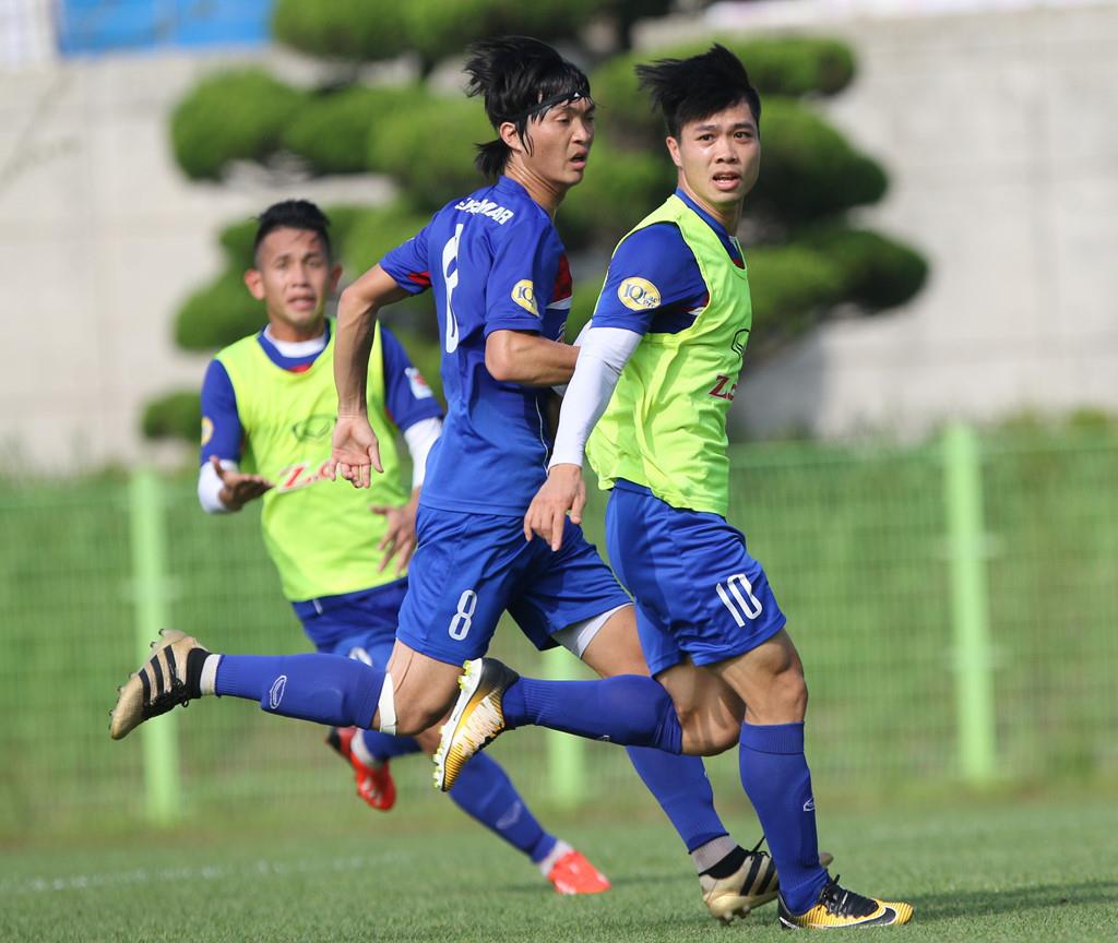 Ảnh bài viết Điểm tin bóng đá Việt Nam sáng 07/08: Học trò méo mặt vì thời tiết, HLV Hữu Thăng vẫn vui mừng